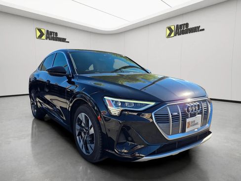 Used 2022 Audi e-tron Premium Plus w/ Premium Plus Package image 9