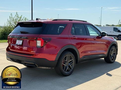 Used 2025 Ford Explorer ST-Line w/ ST-Line Street Pack AWD/4WD image 5