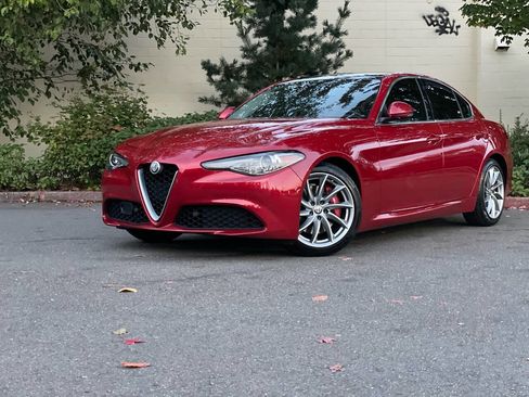 Used 2017 Alfa Romeo Giulia Ti w/ Lusso Package image 2
