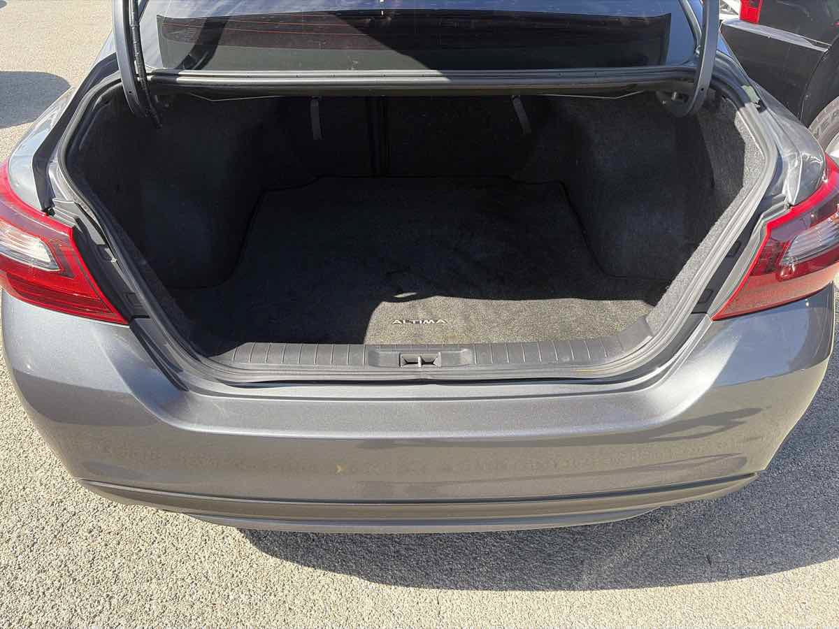 Used 2018 Nissan Altima 2.5 SR w/ SR Midnight Edition FWD image 19