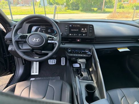 New 2026 Hyundai Elantra SEL Sport FWD image 18