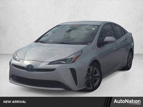 Used 2021 Toyota Prius XLE image 1