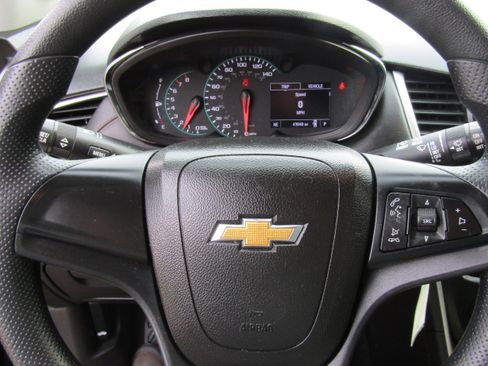 Used 2020 Chevrolet Trax LS image 17