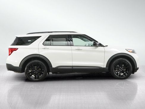Used 2022 Ford Explorer XLT w/ Equipment Group 202A AWD/4WD image 6