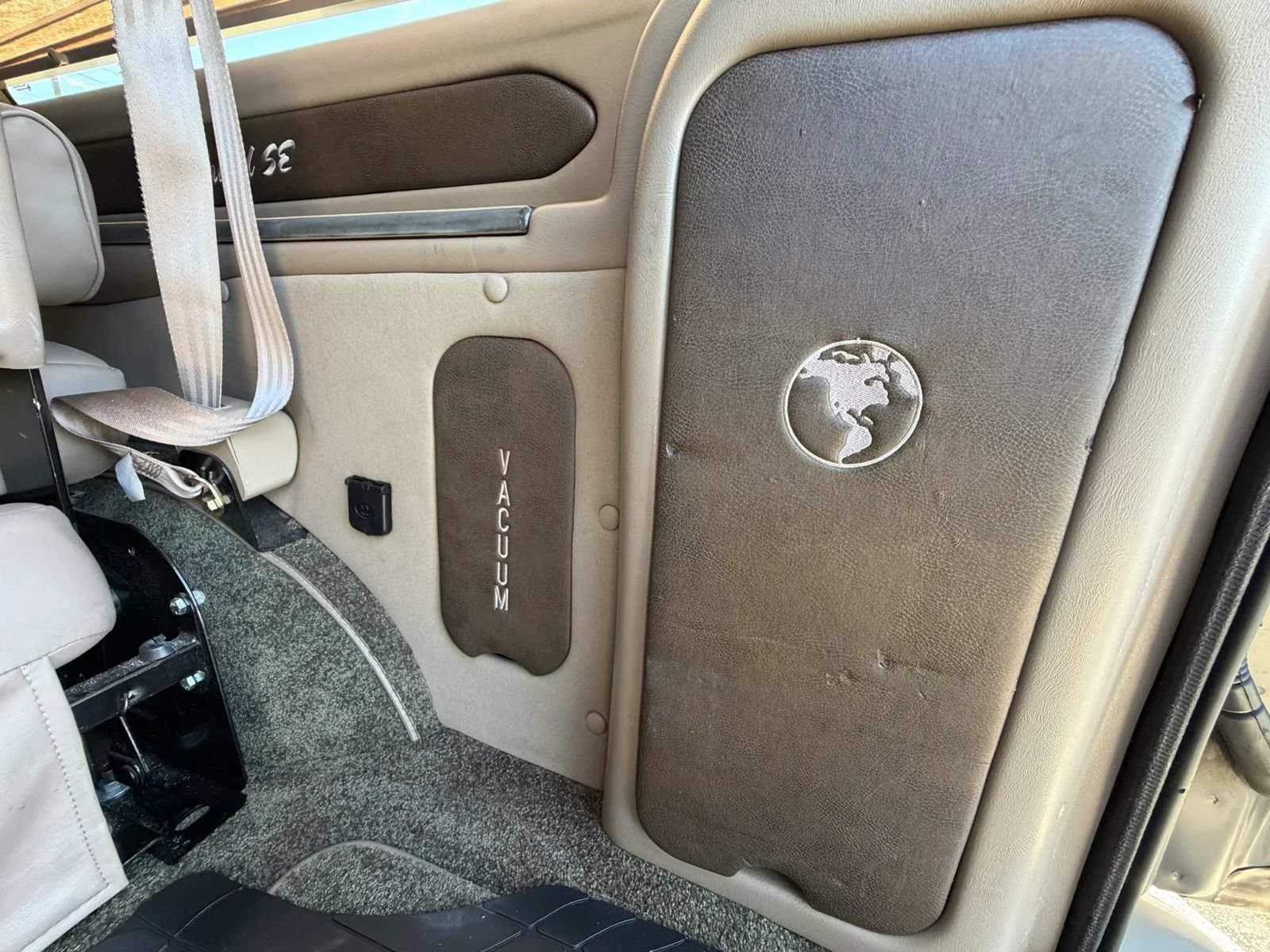 Used 2015 Chevrolet Express 2500 RWD image 50