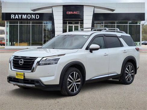 Used 2024 Nissan Pathfinder Platinum w/ Cargo Package image 3