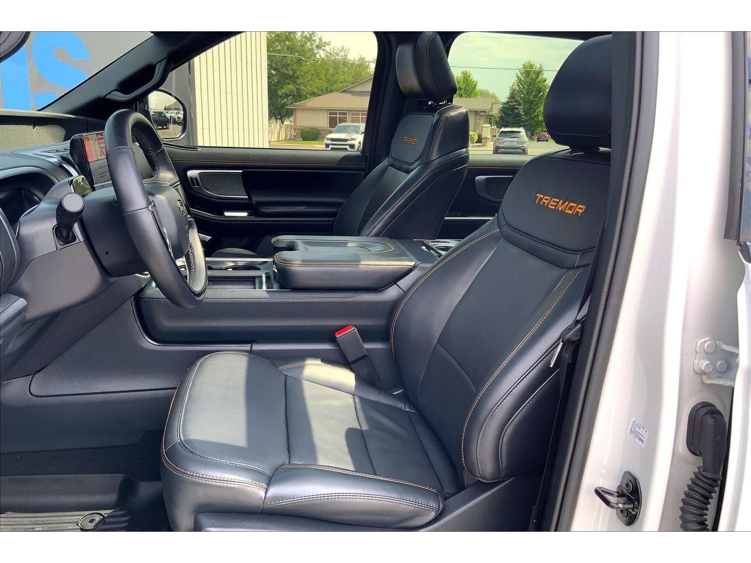 Used 2025 Ford Expedition Tremor AWD/4WD image 27