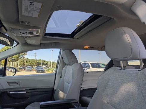 Used 2024 Toyota Sienna LE w/ LE Plus Package image 26