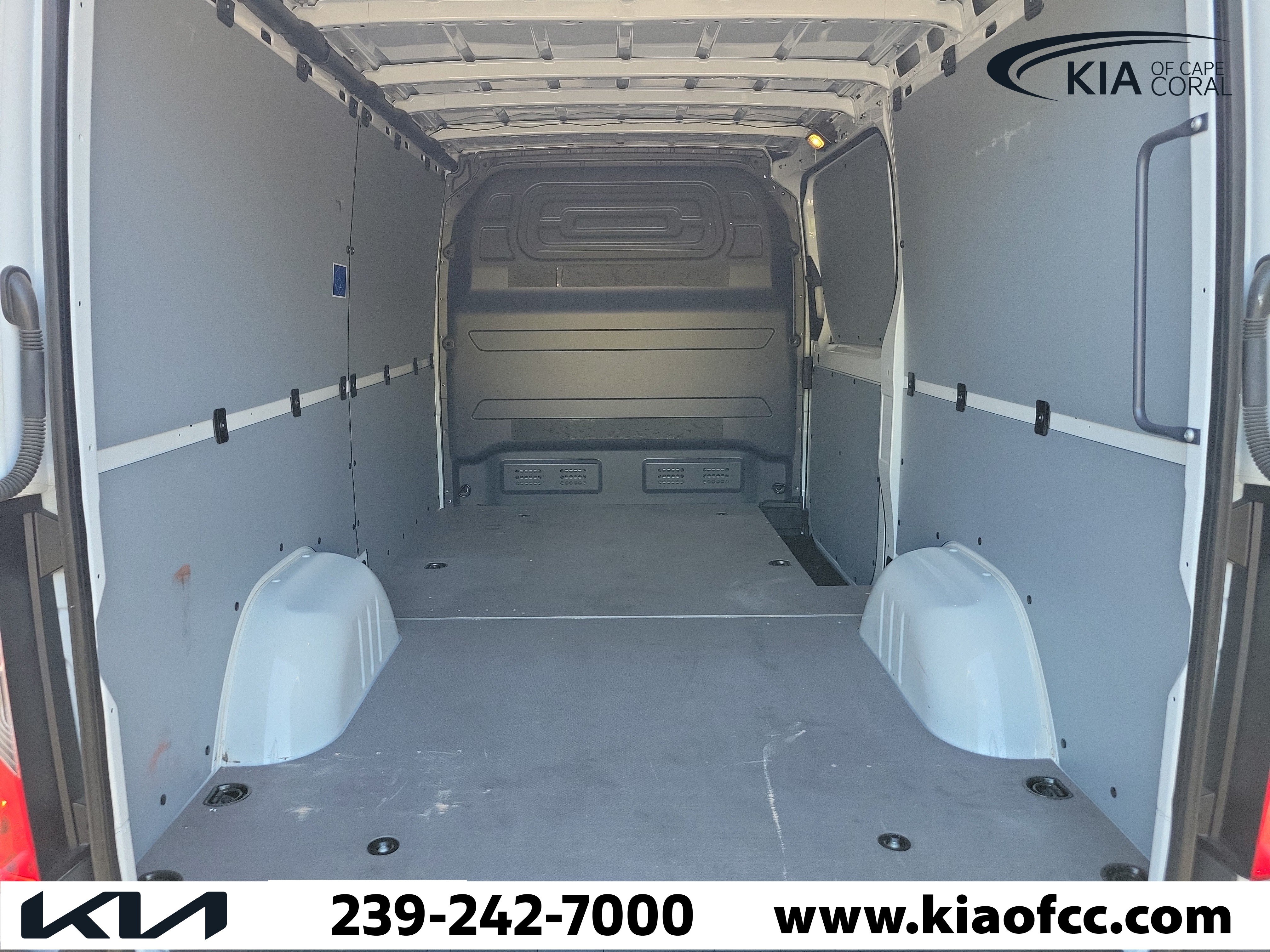 Used 2025 Mercedes-Benz Sprinter 2500 image 15