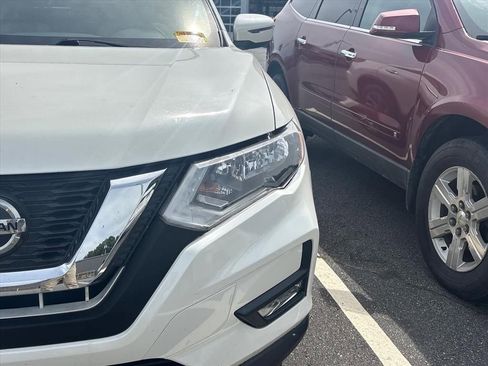Used 2019 Nissan Rogue SV w/ Premium Package FWD image 20