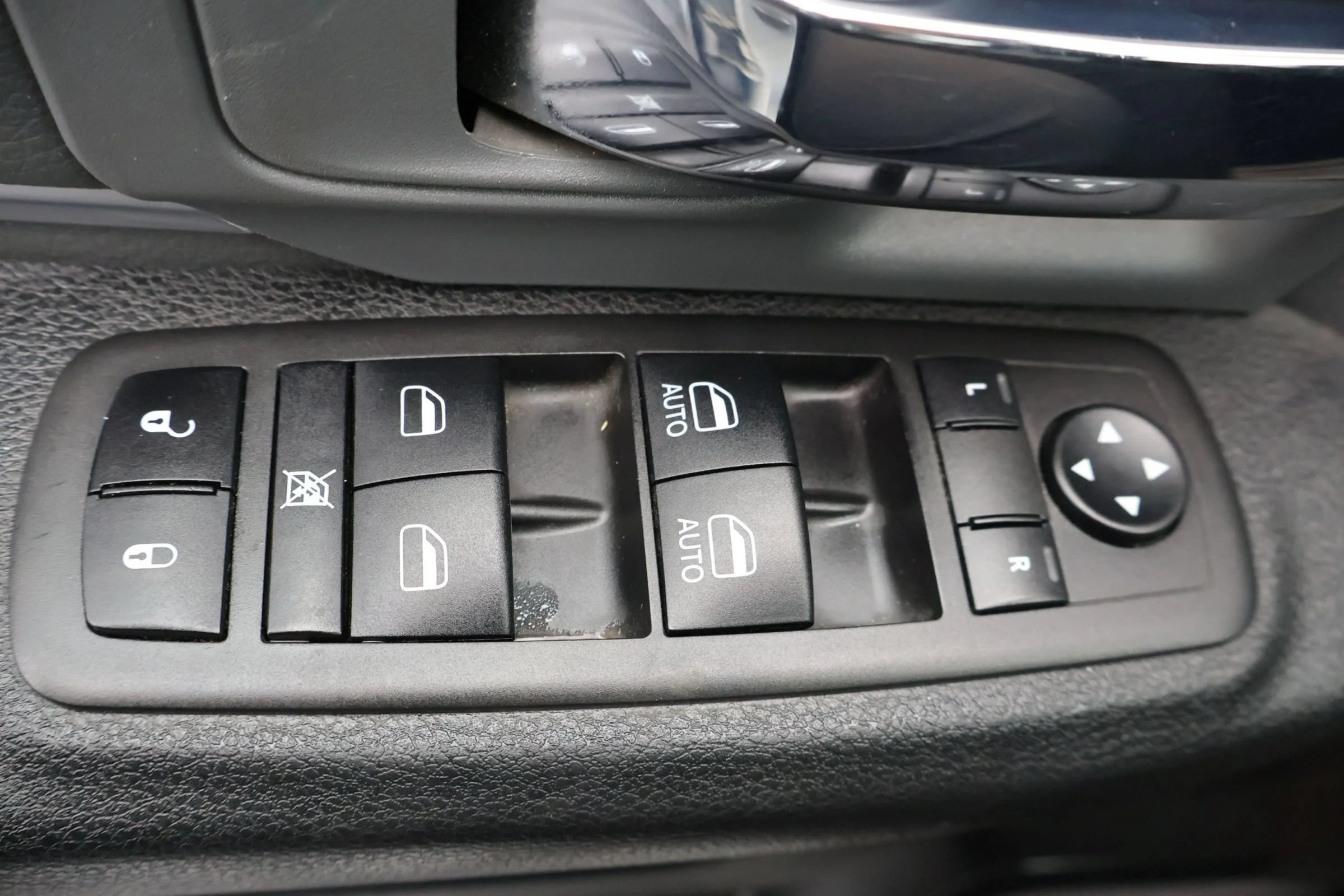 Used 2022 RAM 1500 Classic SLT w/ Electronics Group AWD/4WD image 18