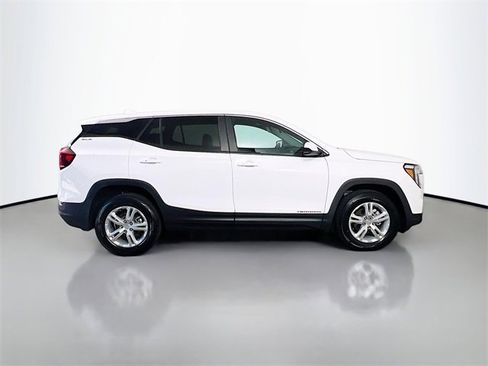 Used 2022 GMC Terrain SLE image 10