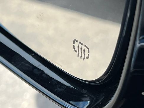 Used 2024 Chrysler Pacifica Limited FWD image 45