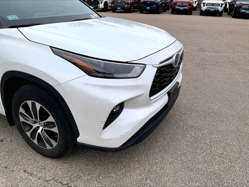 Used 2023 Toyota Highlander XLE image 5