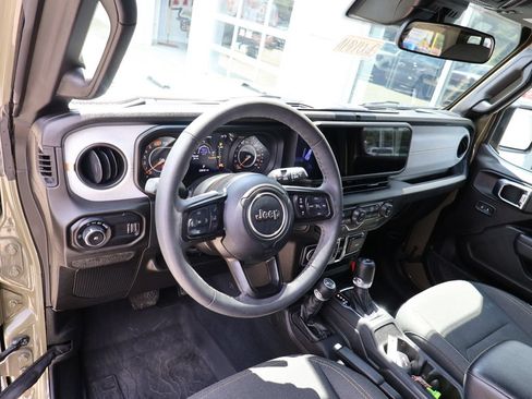 Used 2025 Jeep Wrangler Unlimited Sport AWD/4WD image 23