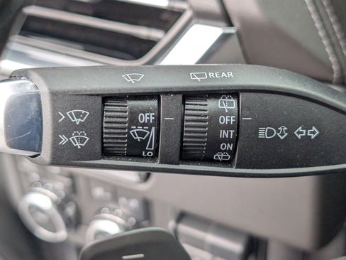 Used 2025 GMC Yukon Denali w/ Advanced Technology Package AWD/4WD image 27