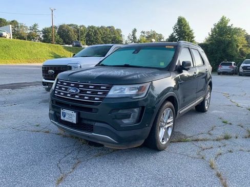 Used 2016 Ford Explorer Limited w/ Equipment Group 301A AWD/4WD image 4