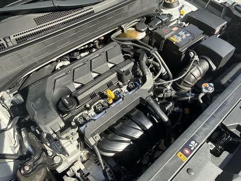 Used 2024 Hyundai Venue SEL FWD image 12