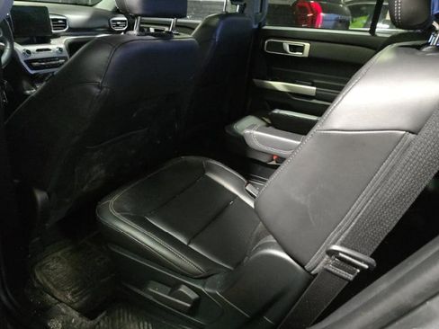 Used 2023 Ford Explorer XLT w/ Equipment Group 202A image 6