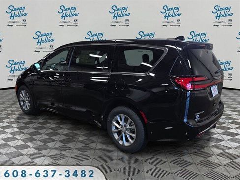 New 2026 Chrysler Pacifica Limited image 7