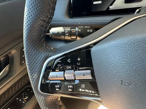 Used 2023 Nissan Ariya FWD image 17