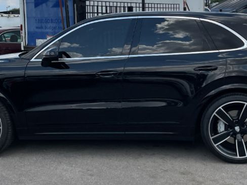 Used 2020 Porsche Cayenne Turbo AWD/4WD image 2