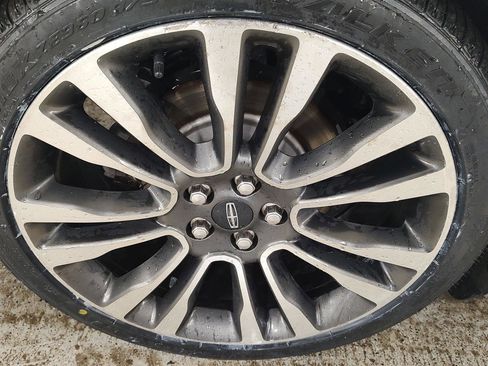 Used 2020 Lincoln Continental AWD w/ Premium Package image 30