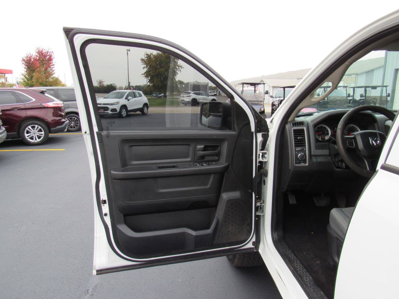 Used 2020 RAM 1500 Tradesman w/ Chrome Appearance Group RWD image 13