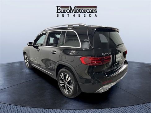 Used 2025 Mercedes-Benz GLB 250 4MATIC image 3