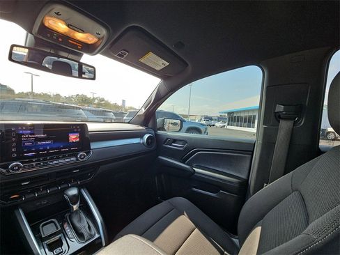 Used 2023 Chevrolet Colorado LT w/ LT Convenience Package II image 11