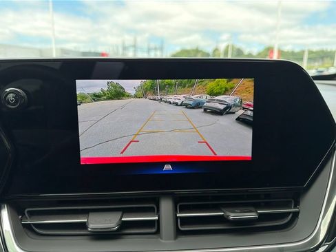 Used 2026 Chevrolet Trax RS w/ Sunroof Package FWD image 19