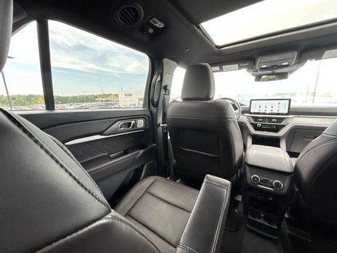 Used 2025 Ford Explorer Platinum w/ LUX Leather Package AWD/4WD image 51