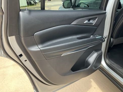 Used 2025 Chevrolet Traverse LT AWD/4WD image 24