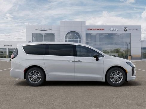 New 2027 Chrysler Pacifica Select AWD/4WD image 21