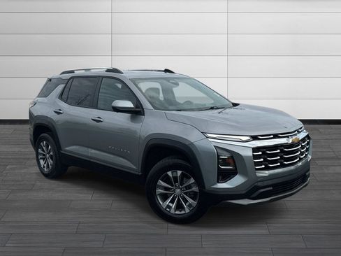Used 2025 Chevrolet Equinox LT w/ Convenience Package II AWD/4WD image 2