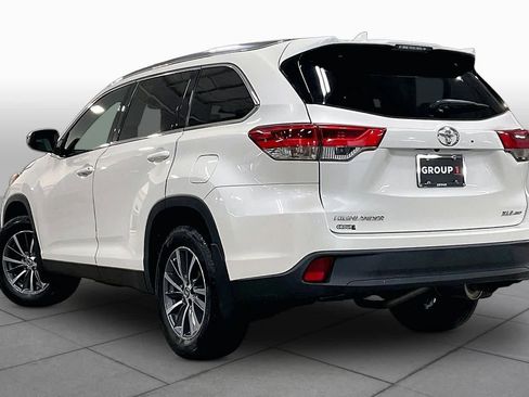 Used 2019 Toyota Highlander XLE AWD/4WD image 12