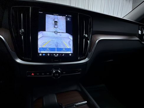 Used 2025 Volvo V60 B5 Cross Country Plus image 15