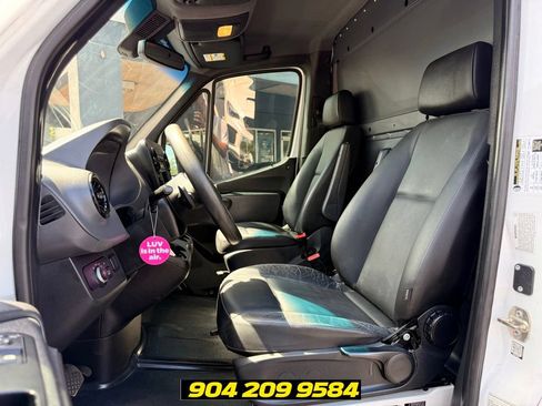Used 2019 Mercedes-Benz Sprinter 2500 image 21