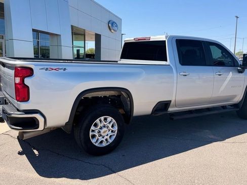 Used 2022 Chevrolet Silverado 3500 LT AWD/4WD image 9
