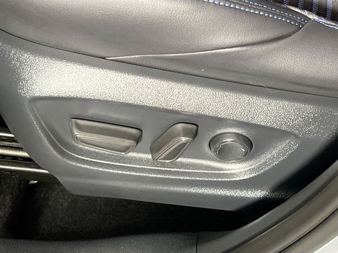 Used 2024 Toyota Corolla Cross XSE image 15