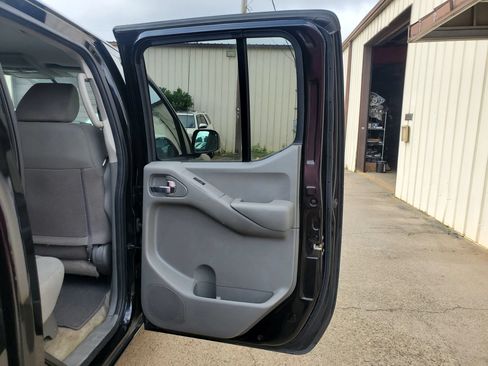 Used 2015 Nissan Frontier SV RWD image 21