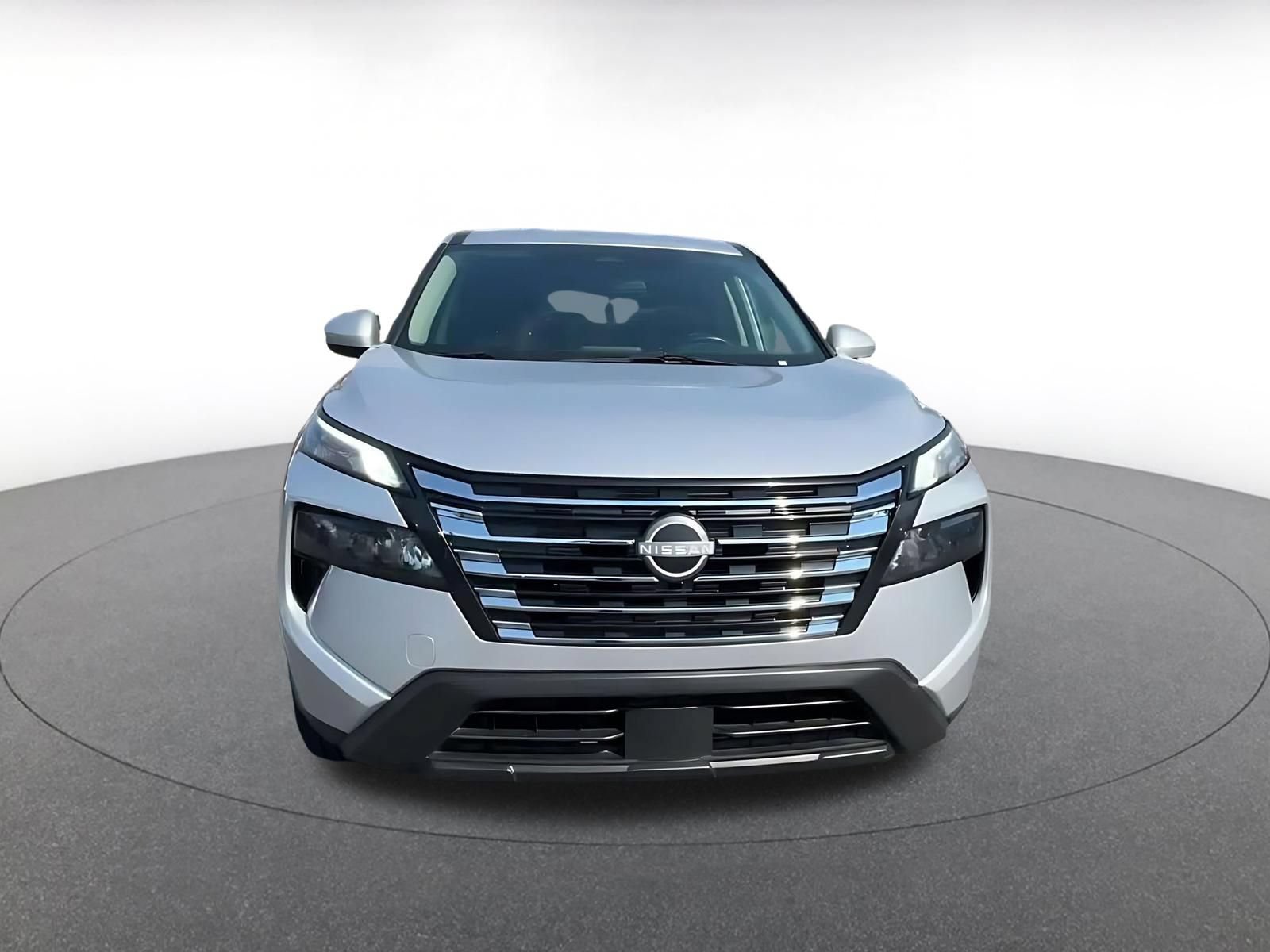 Used 2025 Nissan Rogue SV FWD image 4