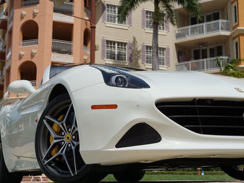 Used 2017 Ferrari California T RWD image 25