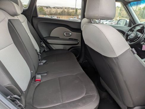 Used 2017 Kia Soul Base image 27