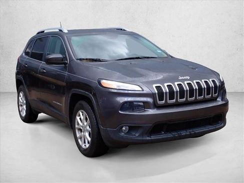Used 2016 Jeep Cherokee Latitude w/ Cold Weather Group AWD/4WD image 15