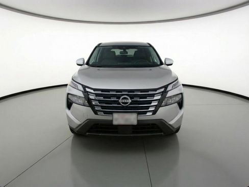 Used 2025 Nissan Rogue SV image 2