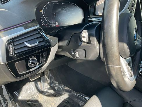 Used 2022 BMW 530e w/ M Sport Package image 14