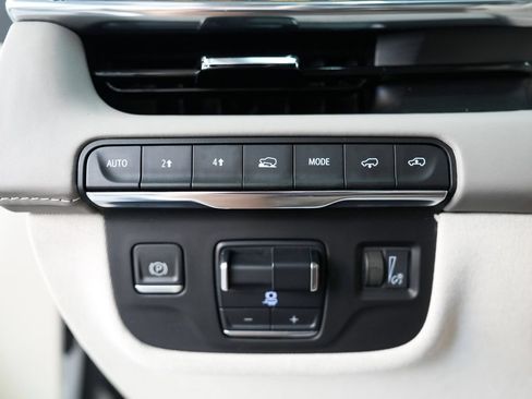 Used 2024 Cadillac Escalade ESV Sport Platinum w/ LPO, ONYX Package AWD/4WD image 21