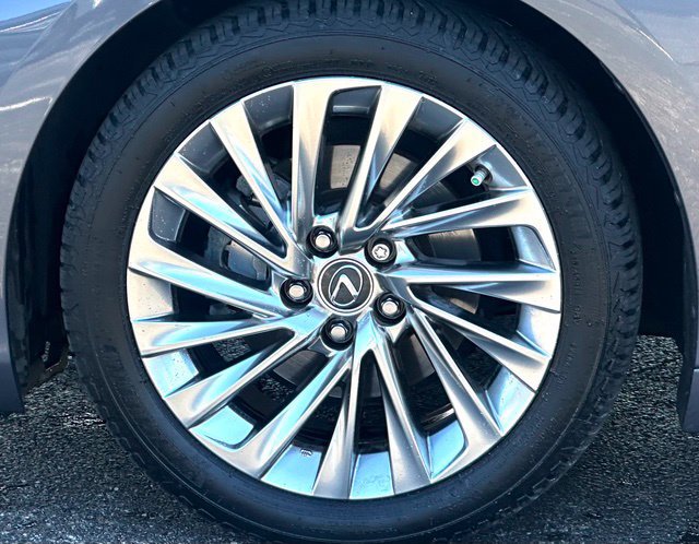 Used 2021 Lexus ES 350 Ultra Luxury w/ Accessory Package FWD image 8