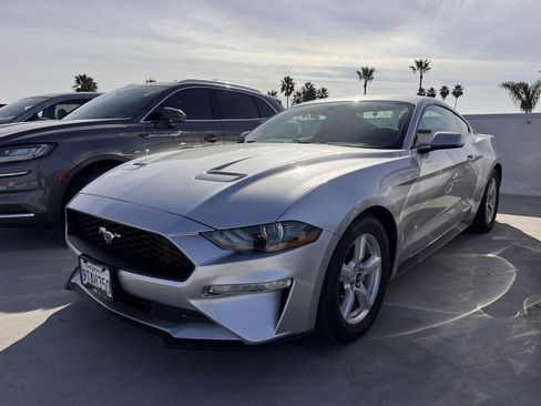 Used 2019 Ford Mustang Coupe image 3